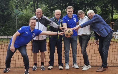 Fußballtennis belebt alten Tennisplatz – Tennisclub Grün-Weiß und TuS Meinerzhagen kooperieren